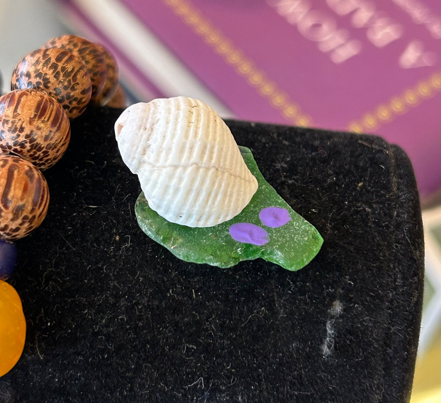 Tom Curl Bookshelf Buddy Snail